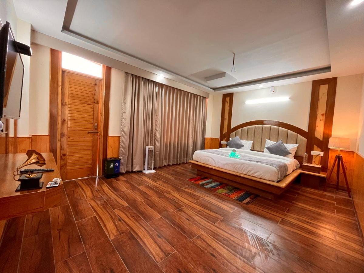 Le Green Resort, Mall Road Manali Ngoại thất bức ảnh