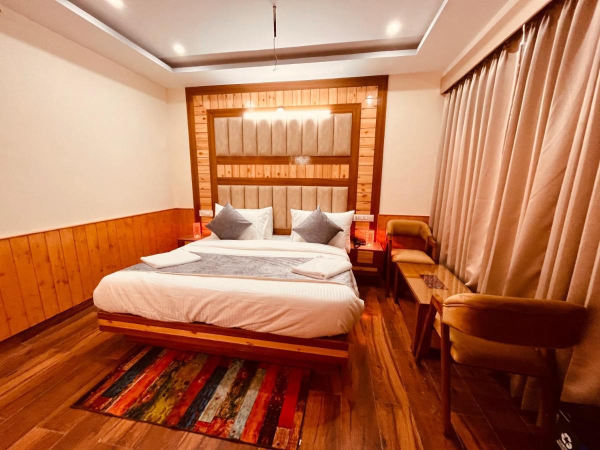 Le Green Resort, Mall Road Manali Ngoại thất bức ảnh